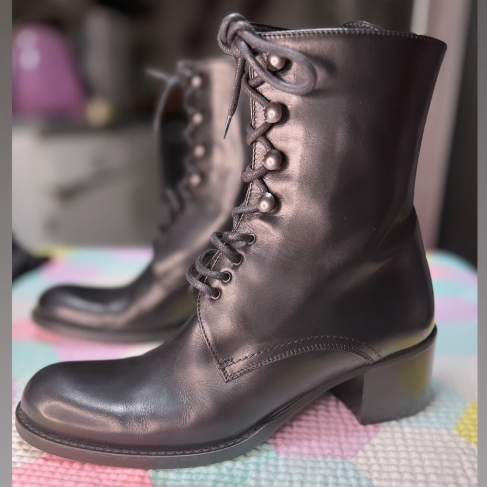 Vintage , Charles David lace up smooth leather boots